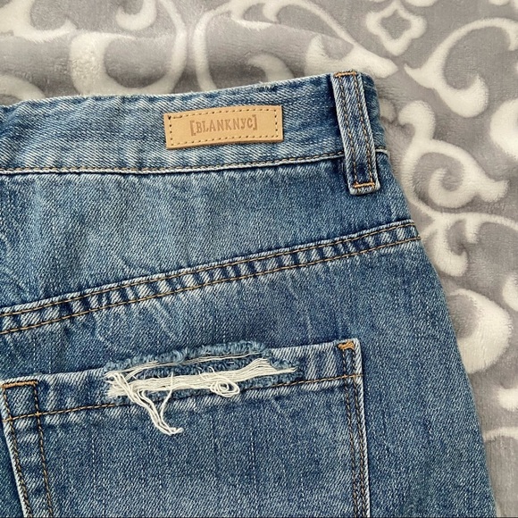 Blank NYC Loose Fit cuffed hems Distressed Denim Women's Shorts - Size 26 - Picture 6 of 8